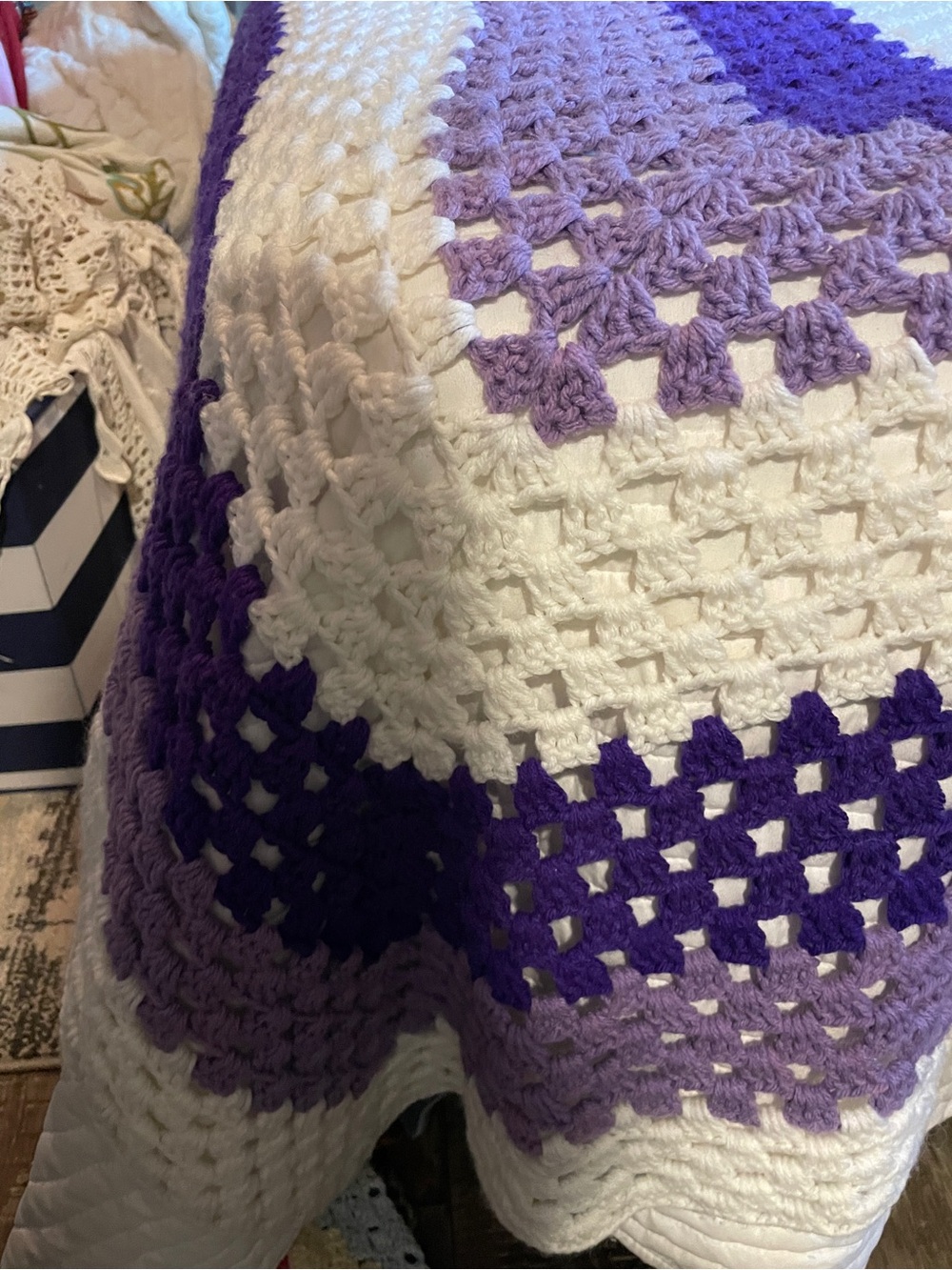 Handmade crochet bedspread 104 x 104 queen size purple and white - Picture 2 of 11